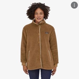 Patagonia teddy bear coat size small. EUC. No flaws. Hardly worn.